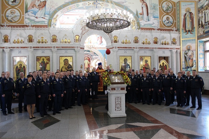6 мая отслужен Пасхальный молебен, на котором в нашем храме в день памяти великомученика Георгия молились офицеры командования ВДВ.