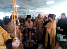 Владыка Феогност, епископ Новороссийский и Геленджикский, в сослужении военных батюшек ВДВ, отслужил молебен о помощи Божией воинам-десантникам