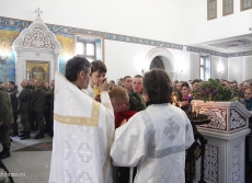 Воины-десантники молились и причастились Святых Христовых Таин на Божественной литургии в Лазареву Субботу