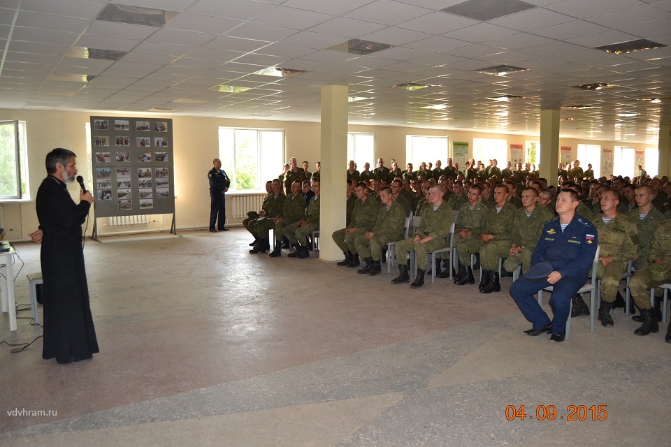 Иерей Андрей Шеломенцев провёл занятия с военнослужащими десантниками