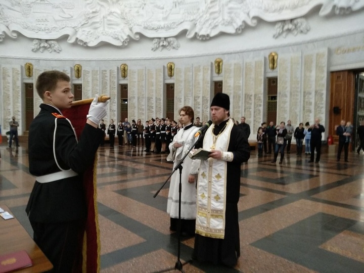 Протоиерей Михаил Васильев благословил кадетов в Зале Воинской Славы