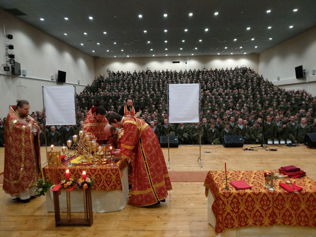 Военнослужащие 45 бригады ВДВ причастились в Светлый Понедельник