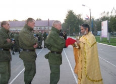 Беседы с воинами-десантниками и Божественная Литургия в Рязанском полку ВДВ