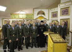Настоятель Подворья протоиерей Михаил Васильев провел занятия в храме ВДВ с воинами-десантниками