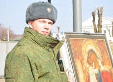Воины-десантники Сибири и Дальнего Востока молились перед иконой Божией Матери 