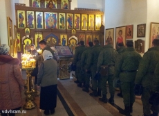 Воины-десантники 45-го полка ВДВ молились перед иконой Божией Матери 