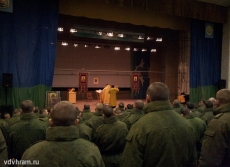 Учебные занятия с военнослужащими частей ВДВ в Наро-Фоминске и моление на Божественной литургии